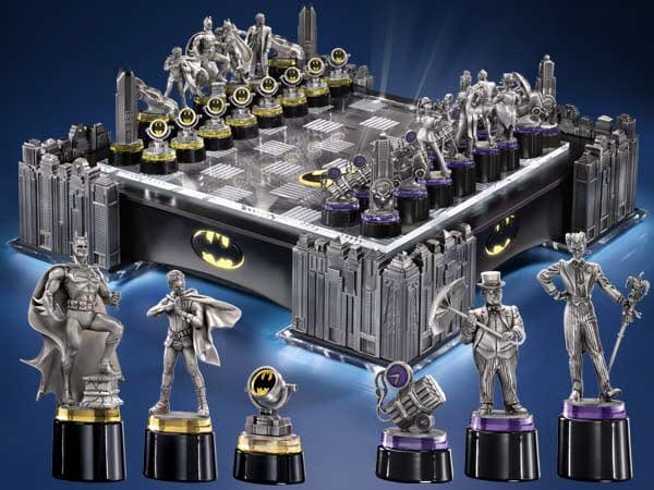 バットマン チェスセット Amazon.com: The Noble Collection The Batman Chess Set (The