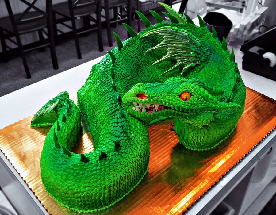 green_dragon_cake_by_the_evil_plankton-d55innu