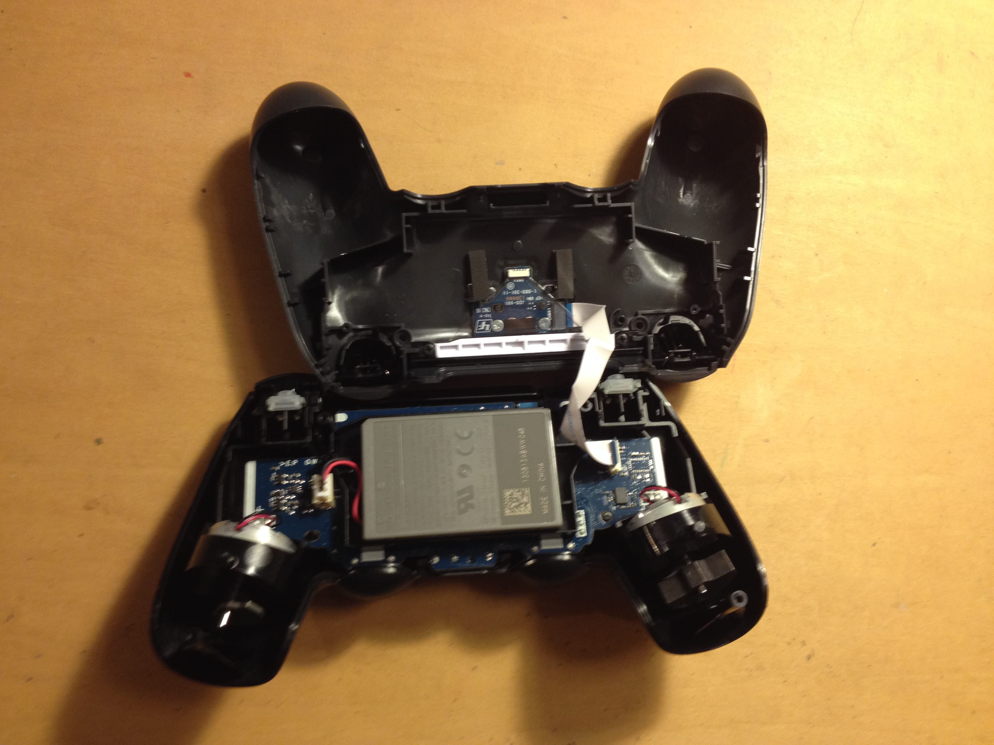 inside of a playstation 4 controller