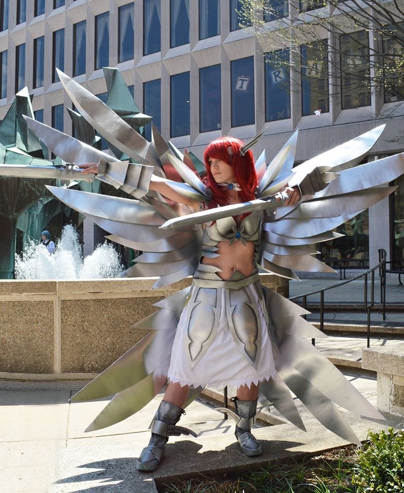 Blades of stabby death armour Erza Scarlet cosplay