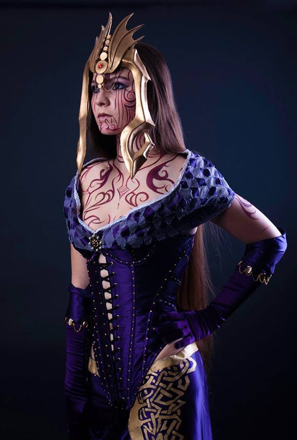 Magic: The Gathering cosplay brings Liliana to life