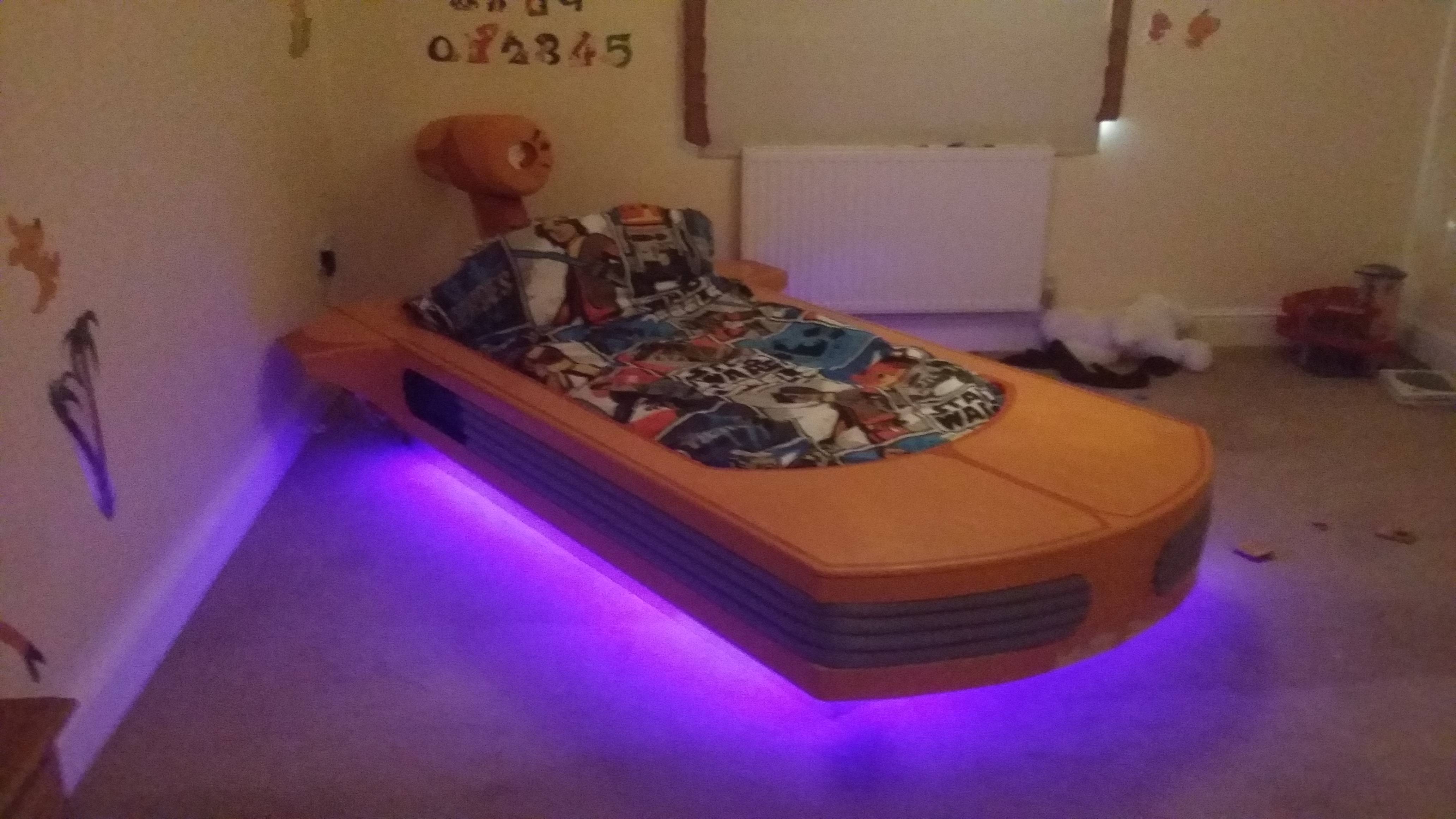Landspeeder bed