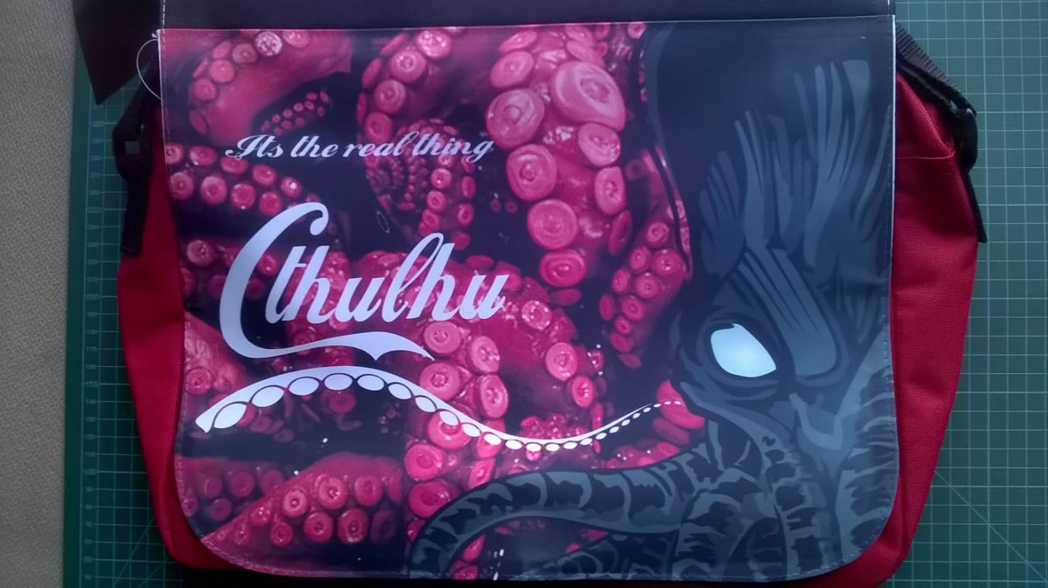 It's the real thing Cthulhu Messenger bag