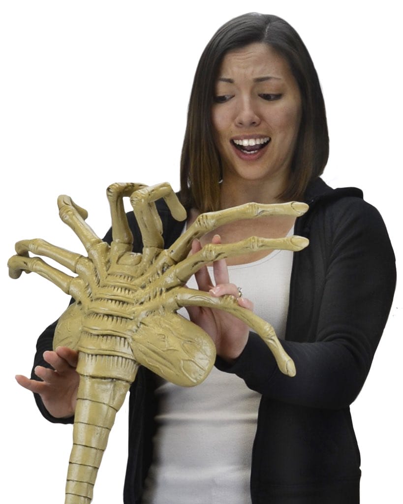 NECA-Alien-Life-Size-Facehugger-001