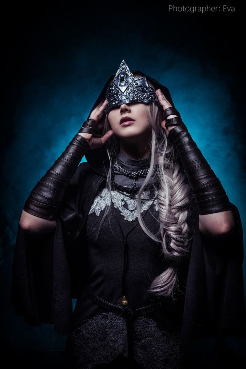 dark-souls-fire-keeper-cosplay-1