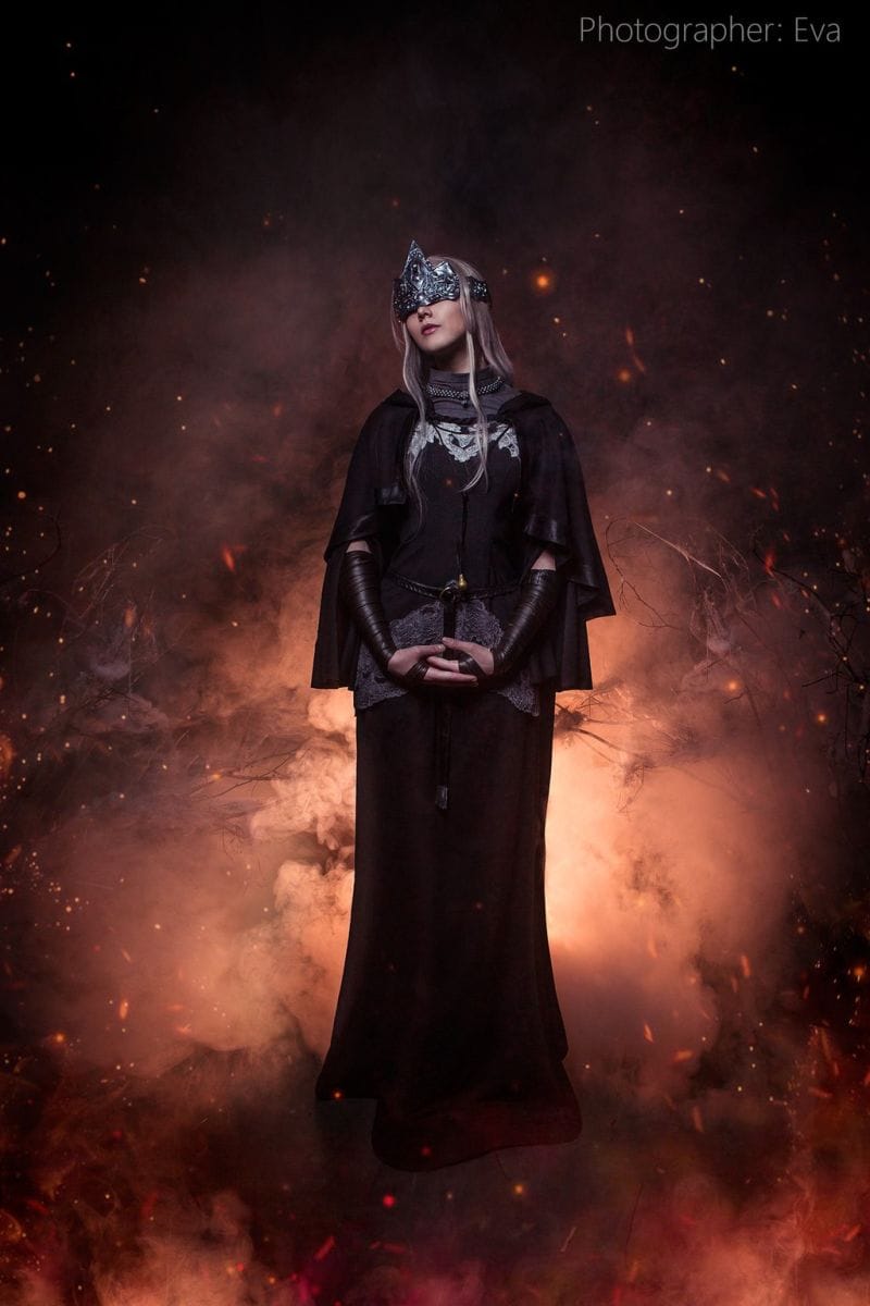 dark-souls-fire-keeper-cosplay-2