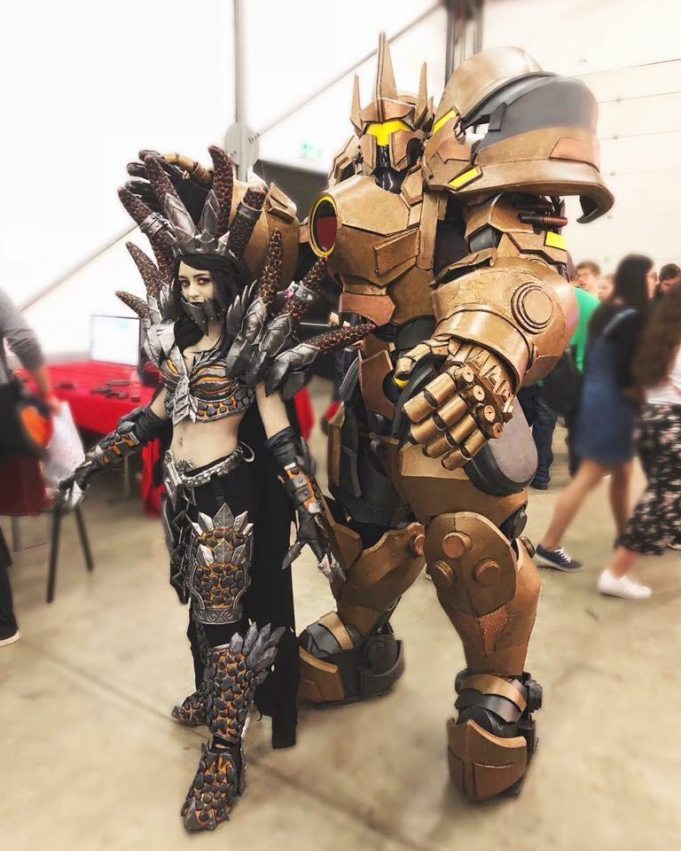 Deathwing (female) and Reinhardt cosplayers