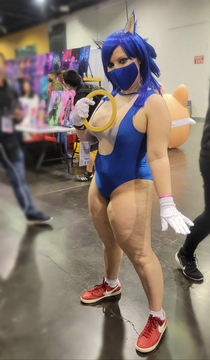 Sonic cosplay by @meredream