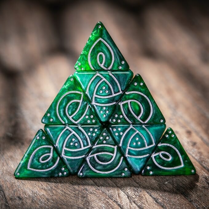 Triangle of celtic green d4s