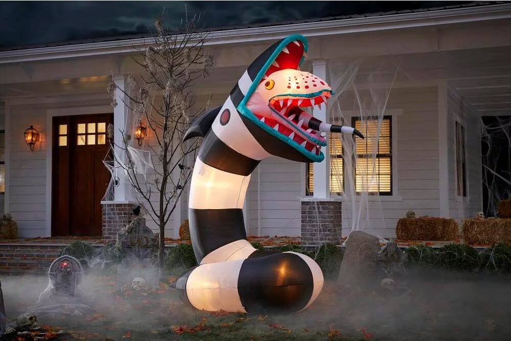 Inflatable sandworm