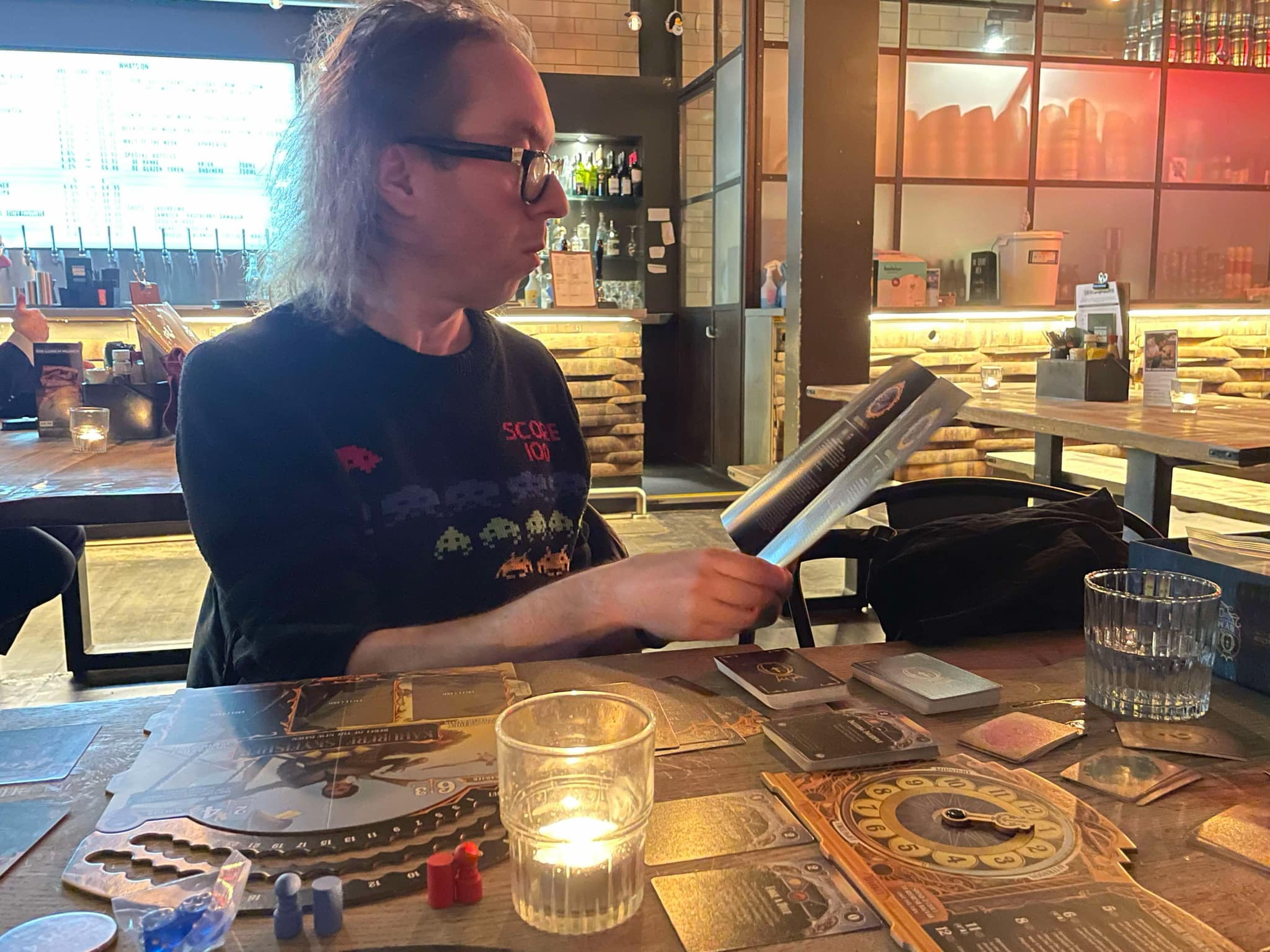 Girdy tries to play Queen by Midnight – Quarter Past