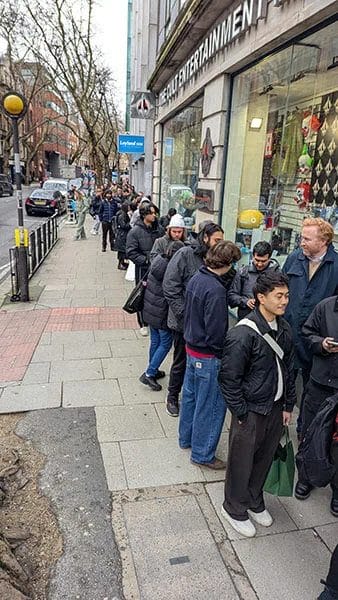 Forbidden Planet queue