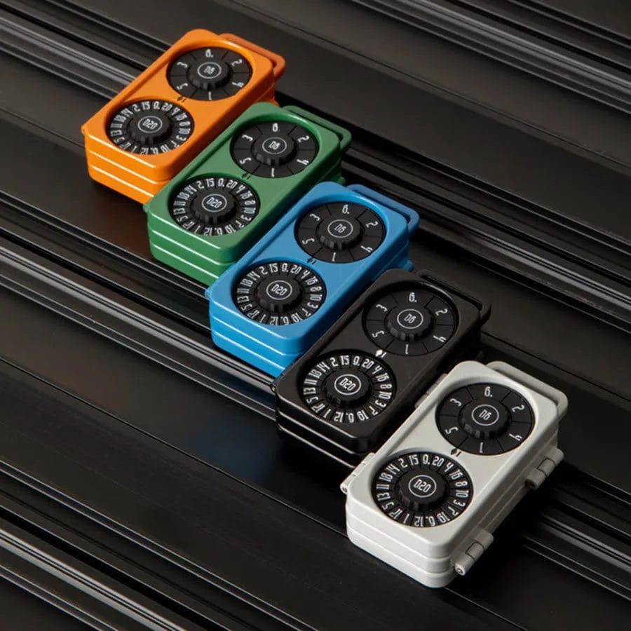 Cardyhedron Fold: The magnetic tri-fold spinner dice for roleplaying games